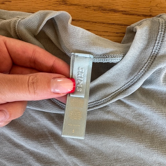 SKIMS Summer Mesh T-shirt - Picture 2 of 2